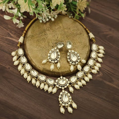 Armaa Polki Neckline Set