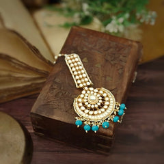 Falguni paachi kundan maangtikka