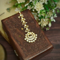 Sagrika paachi kundan maangtikka