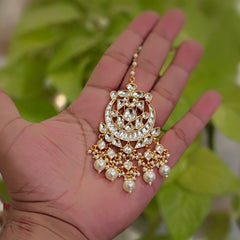 Anchita paachi kundan tikka (White)