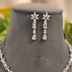 Aaarti Paachi Kundan Set