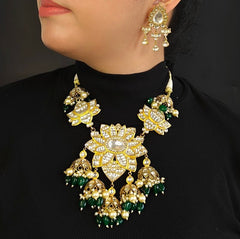 Chetna Paachi Kundan Set