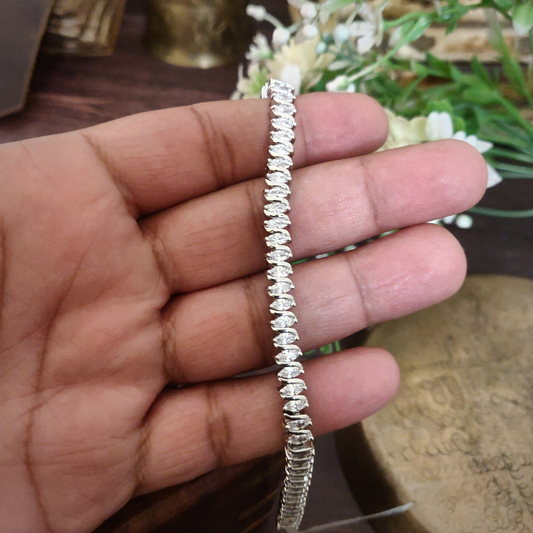 Aren Single Line Bracelet