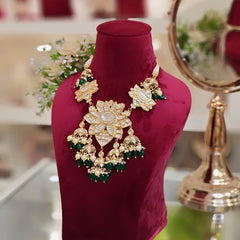 Chetna Paachi Kundan Set