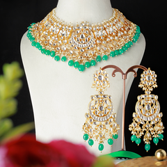 Araavat Paachi Kundan Set