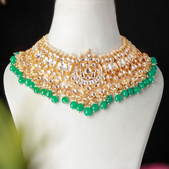 Araavat Paachi Kundan Set