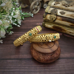 Ridddhi Antique polished bangles