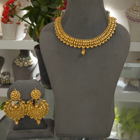 Dazy Antique gold necklace set