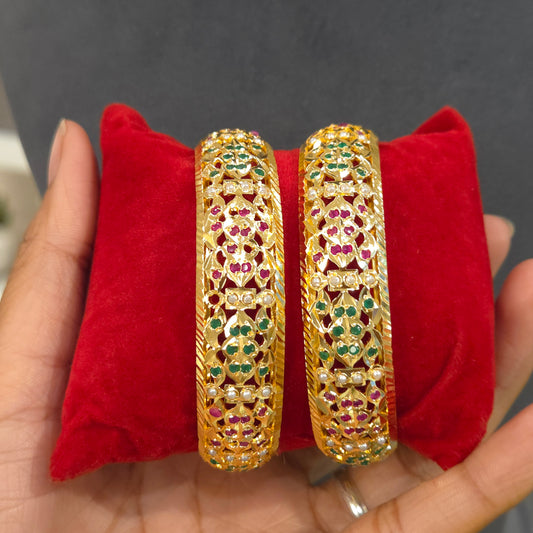Kanika jadau bangles