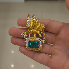King Ad brooch