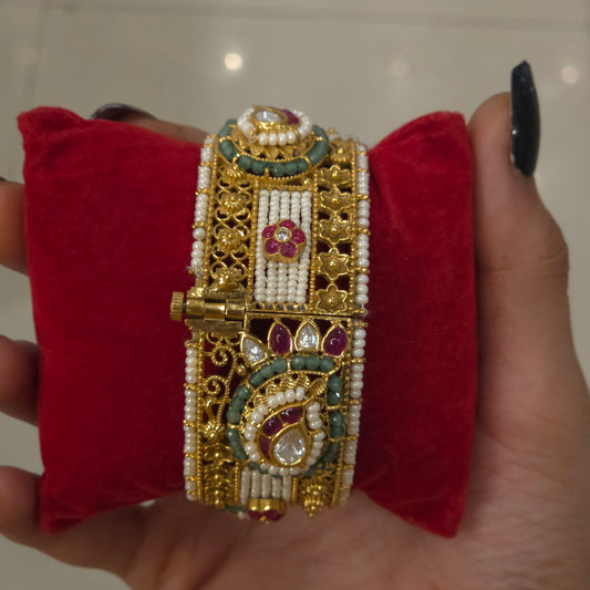Ravia Antique gold bangles