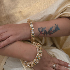 Cheshtha moissanite polki bangles
