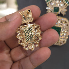 Tarana sroski pendent set