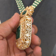 Tarana sroski pendent set
