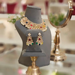 Vedita Navraatna Polki Choker Set