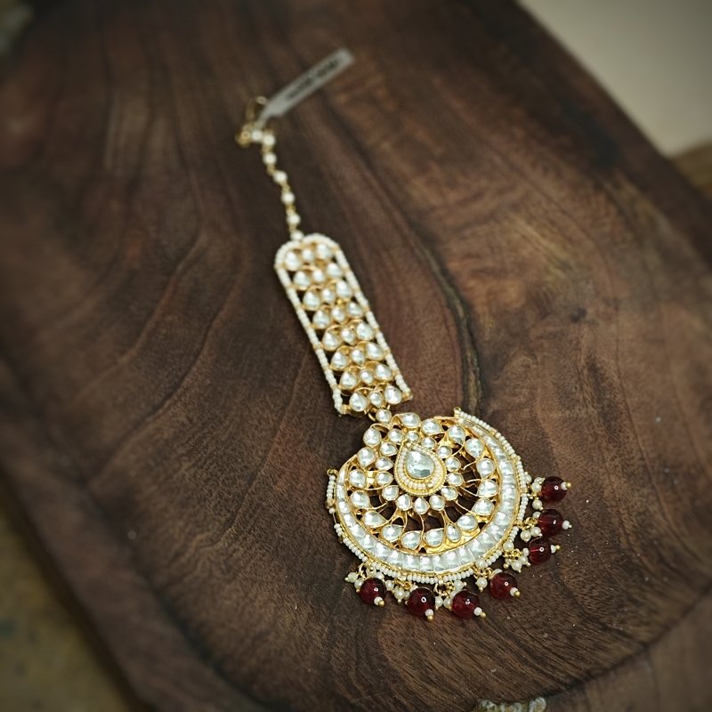 Falguni paachi kundan maangtikkaa