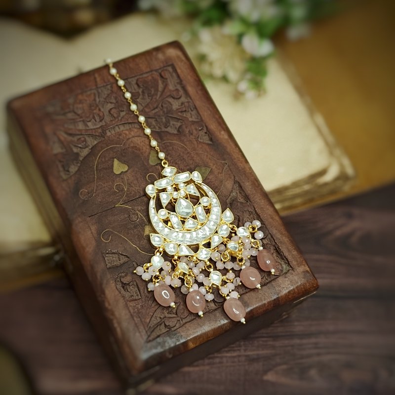 Anchita paachi kundan tikka (Peach)