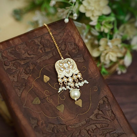 Sampriti enamel maangtikka