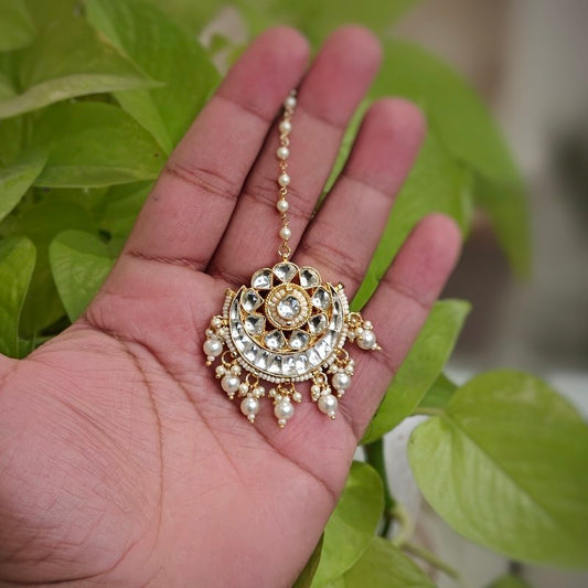 Arunidhi paachi kundan Maangtikka (White)