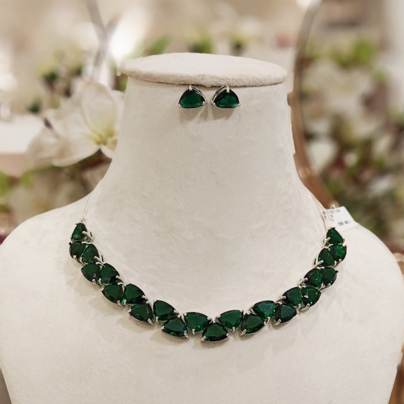 Amera Emerald green necklace set