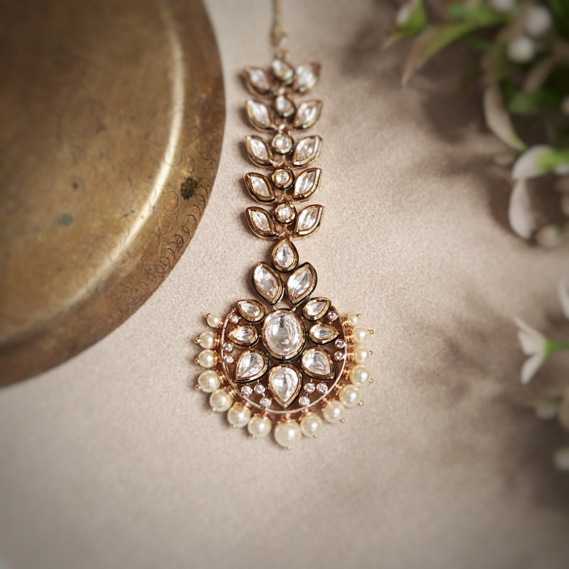 Arpan kundan Tikka (White)