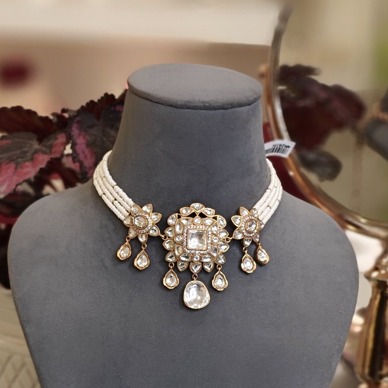 Devika polki choker set (Golden, White)