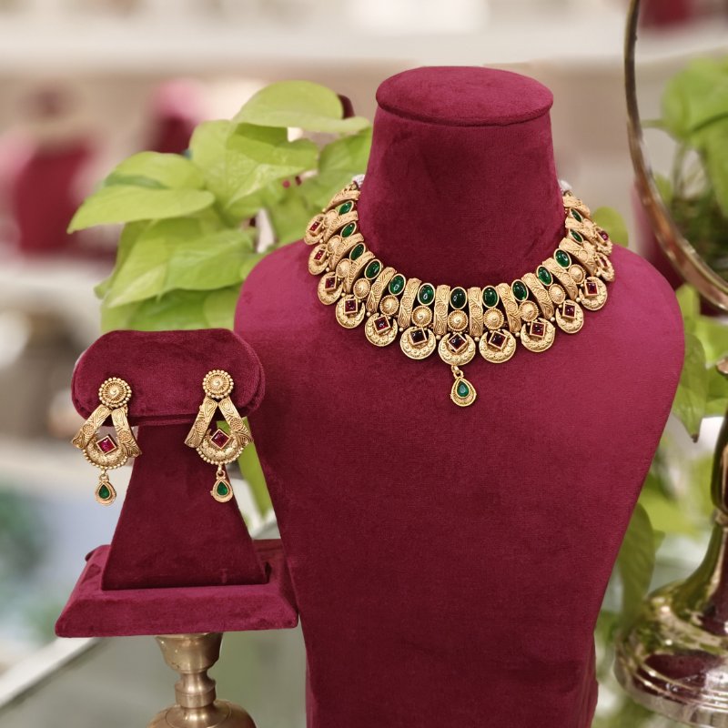 Radha golden necklace set