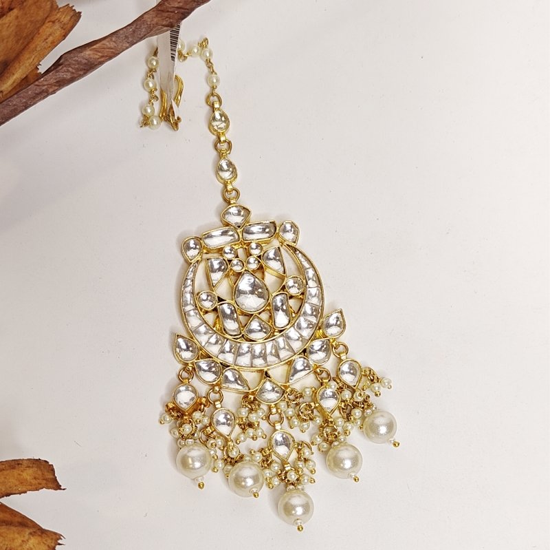 Anchita paachi kundan tikka (White)