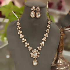 Akai Uncut Polki Neckline Set