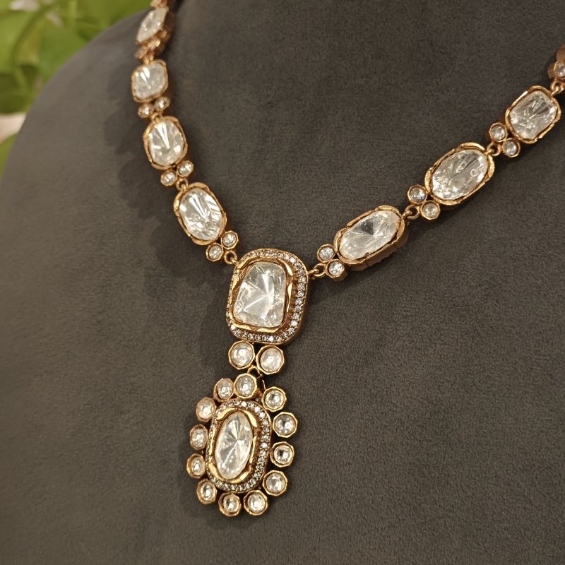 Anesha Uncut Polki Neckline Set