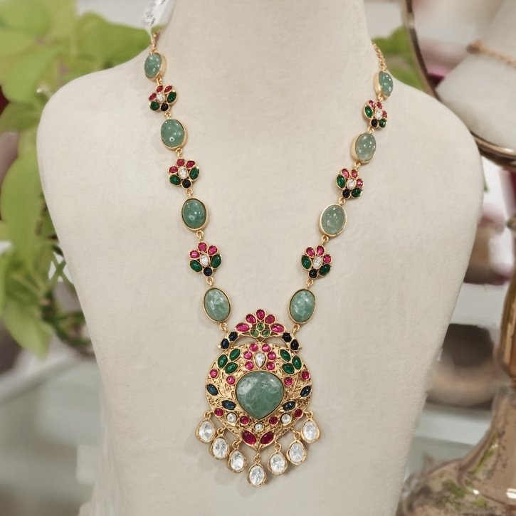 Anaiba navrattan pendent Set