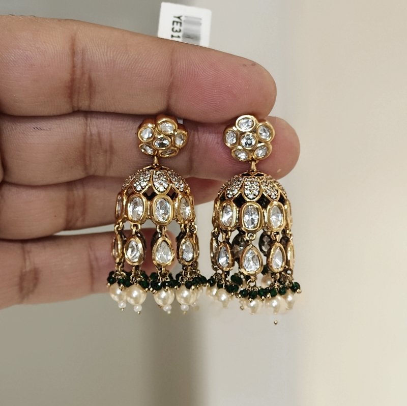 Vedika polki jhumka