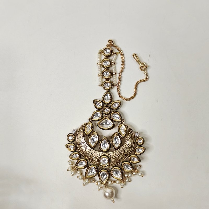 Anahita kundan polki maangtikka (Golden, Pearls)