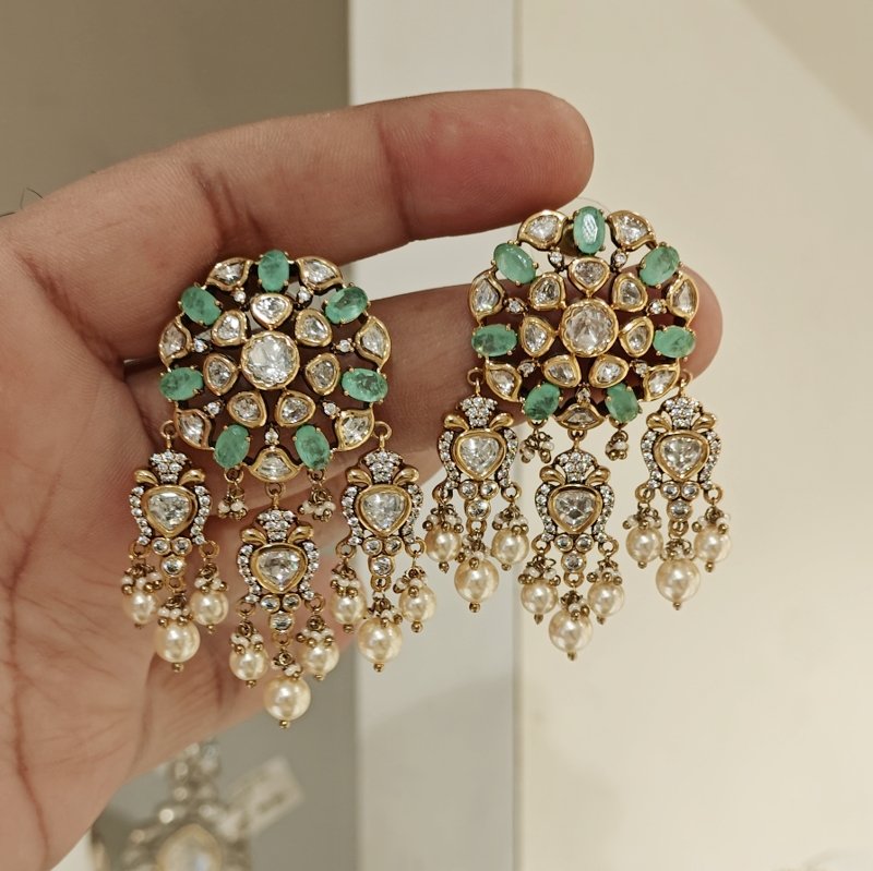 Samriti polki studs