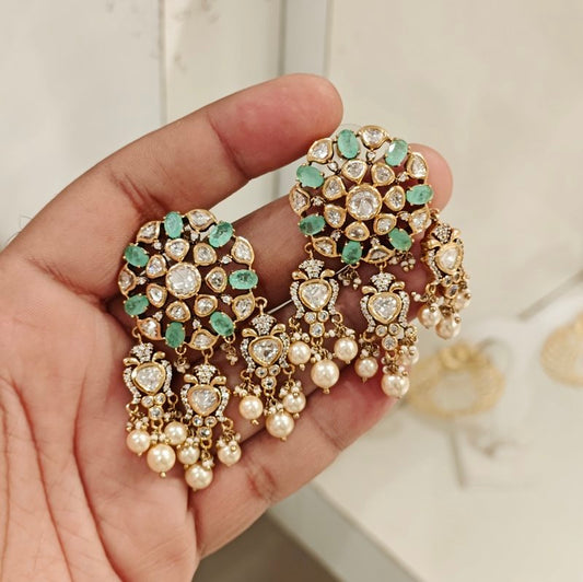 Samriti polki studs