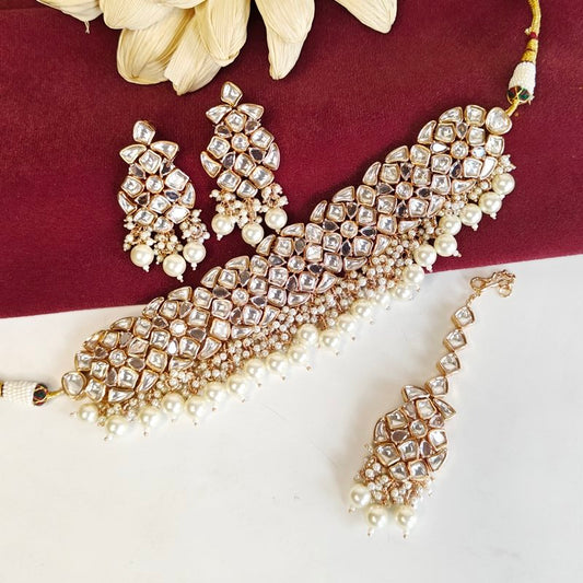 Aaryash Polki Neckline set