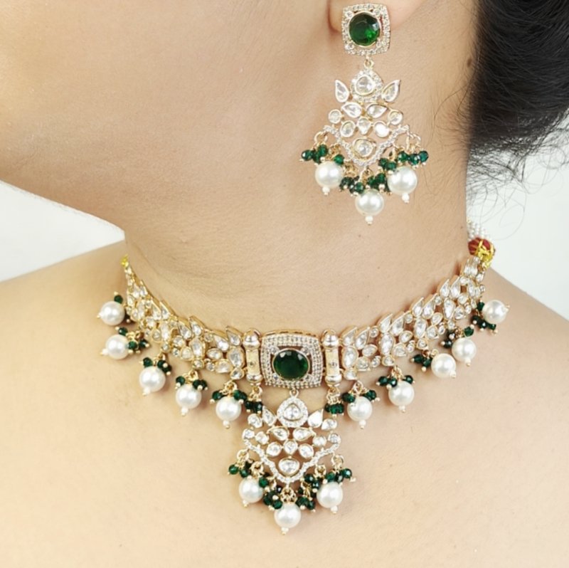 Siddhi choker set (22 kt gold plated mixed metal alloy)