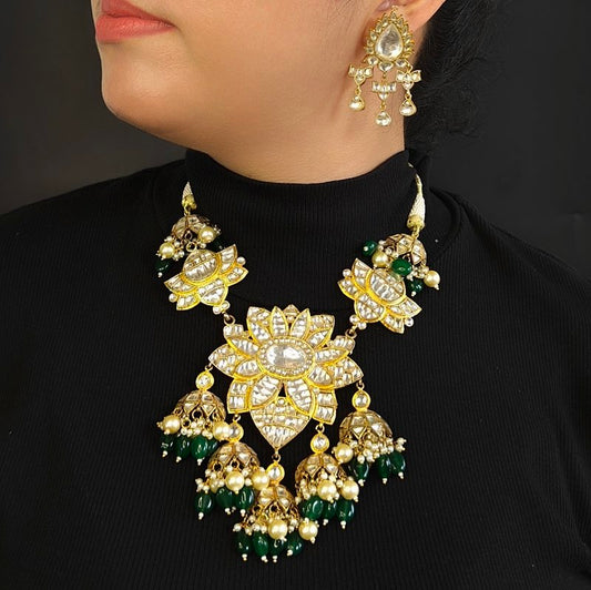 Chetna Paachi Kundan Set