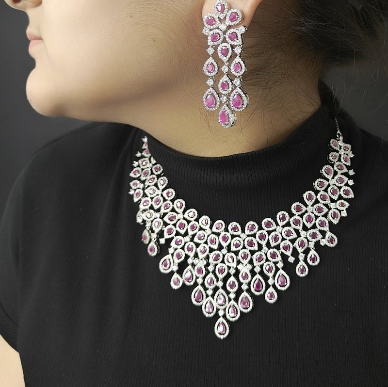 Mia Red neckline set