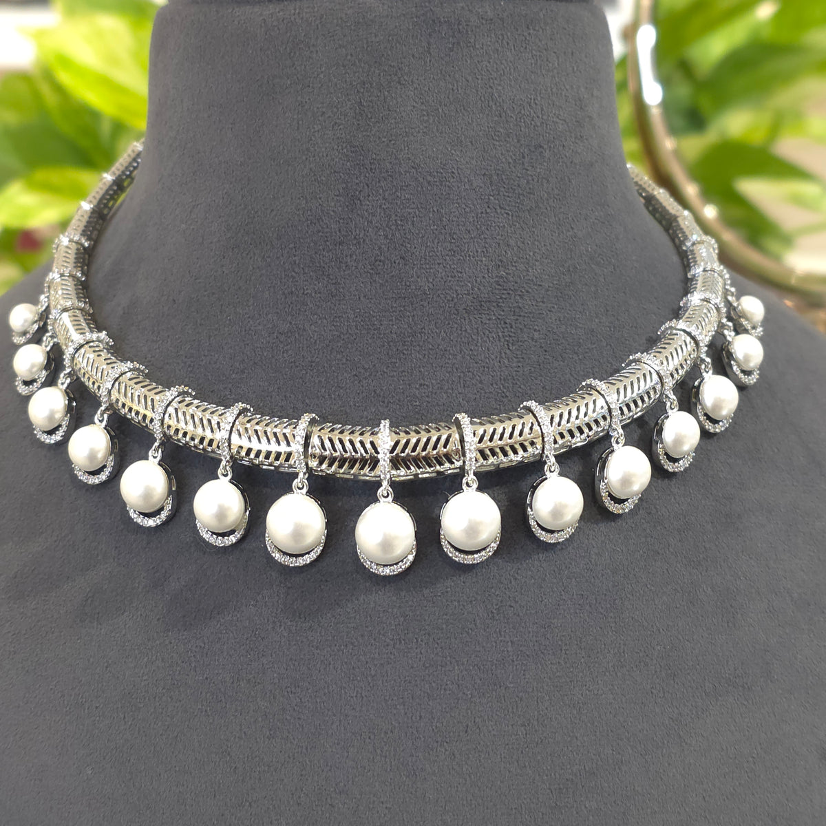 Pearl a.d neckline set