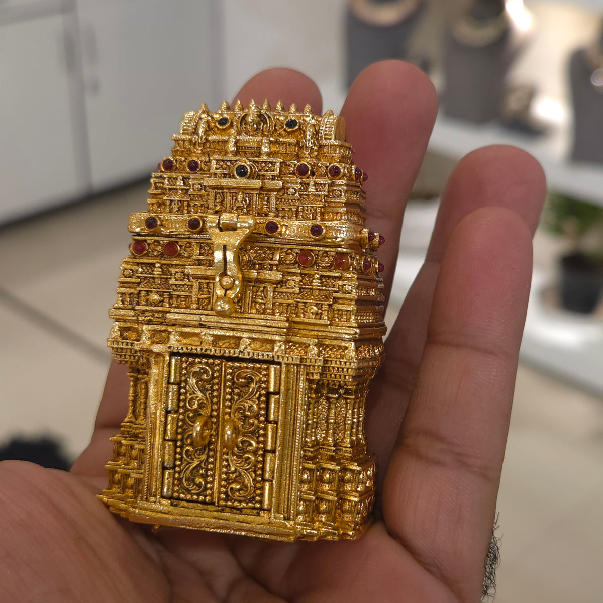 Coin/ sindoor dibiaa