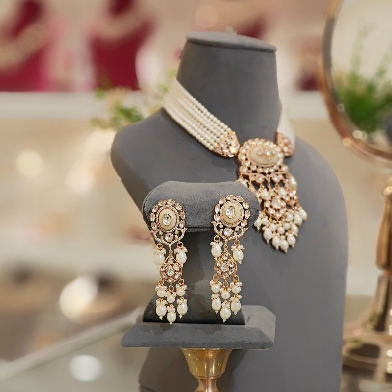 Aaryash ivory Polki Set