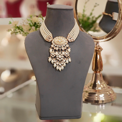 Aaryash ivory Polki Set