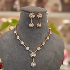 Aadal Polki Maangtikka (White)