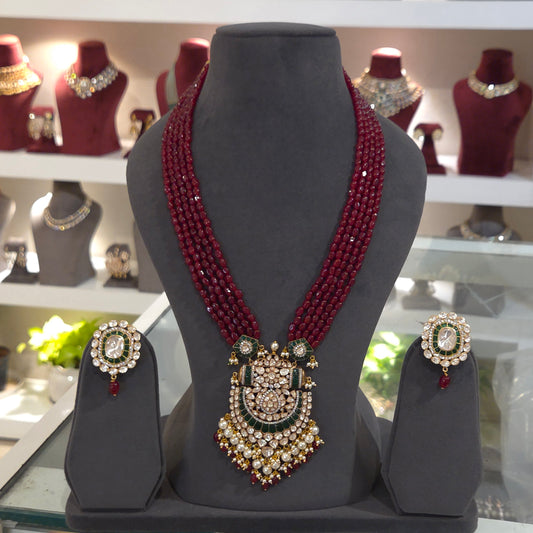 Ankahi pendent set