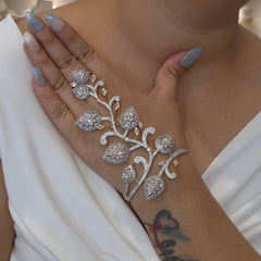 Zinnie hand bracelet ( haatphool)