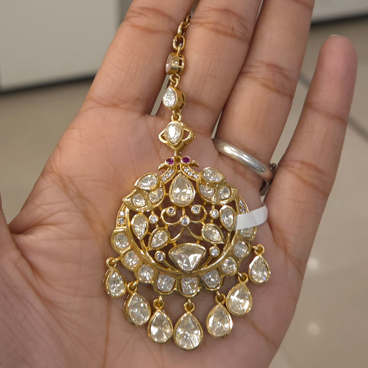 Kanu moissanite polki maangtikka