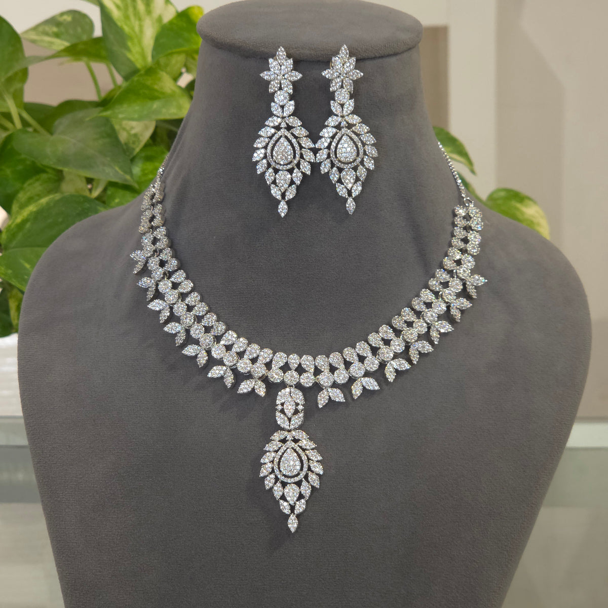 Flora necklace set