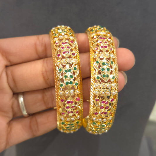 Kanika jadau bangles