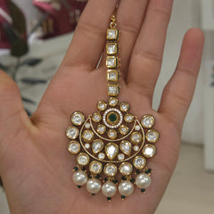 Kundan polki maangtikka